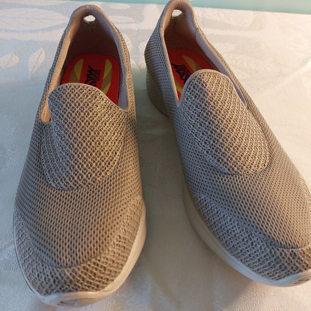 Skechers Women's Go Walk . NEW.